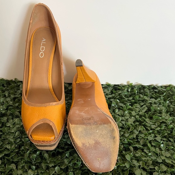 Yellow platform heels. Size 39. Great condition. - Picture 3 of 4